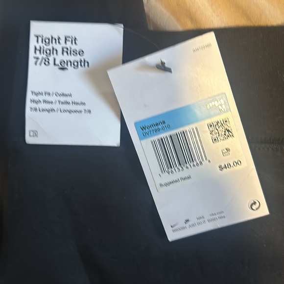 Women’s Nike leggings medium fit high-rise 7/8 length - Picture 3 of 3